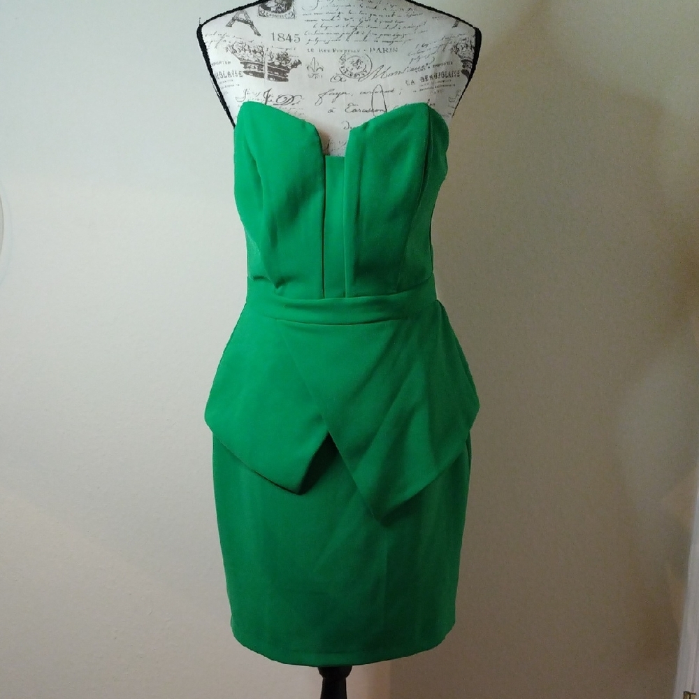 Adelyn Rae Green Strapless Asymmetrical Peplum Dress